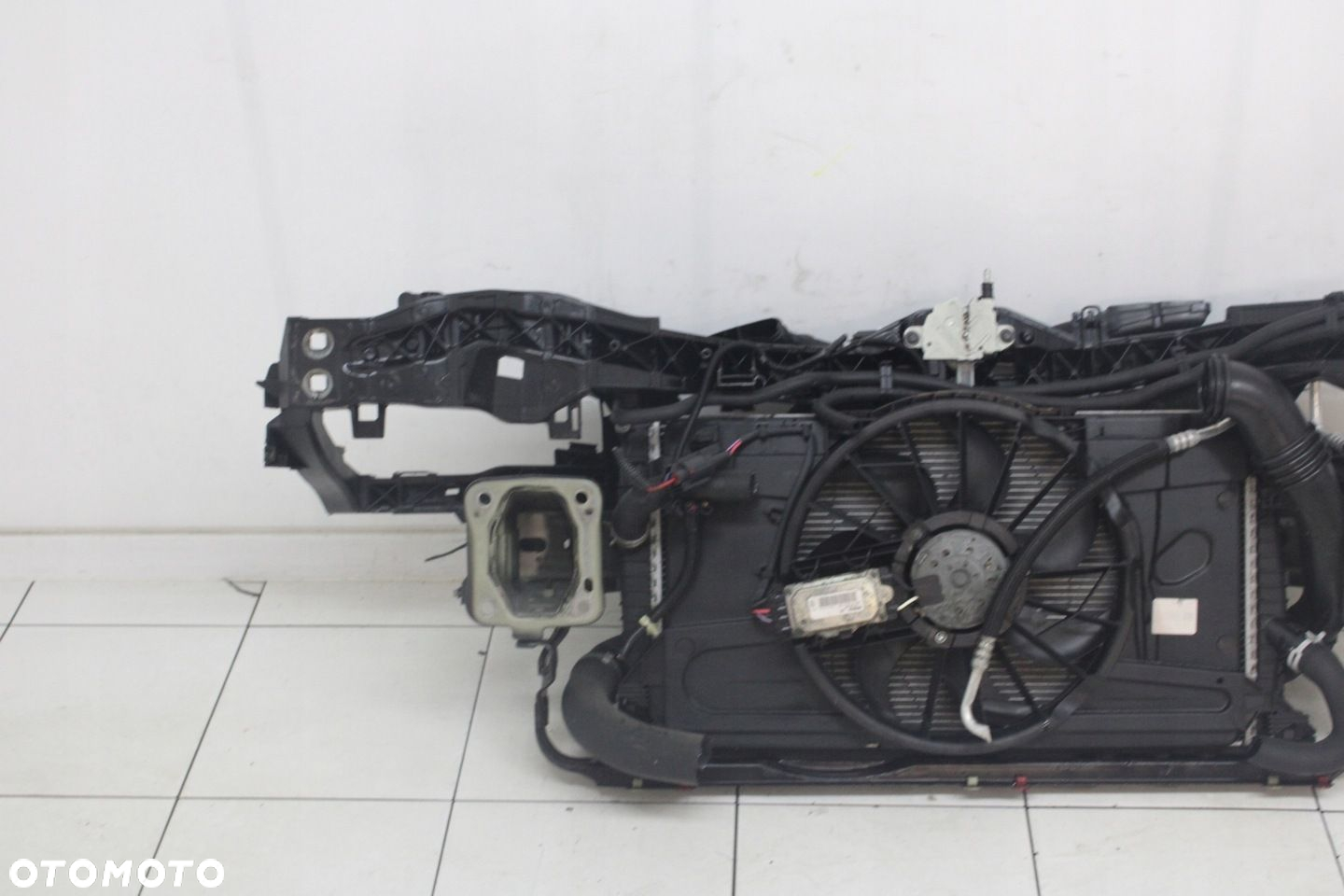 PAS PRZEDNI WZMOCNIENIE CHŁODNICE FORD FOCUS MK2 LIFT 2007R- 2.0 TDCI - 9
