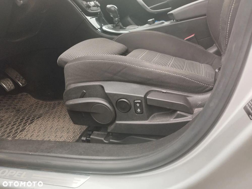Opel Insignia - 15