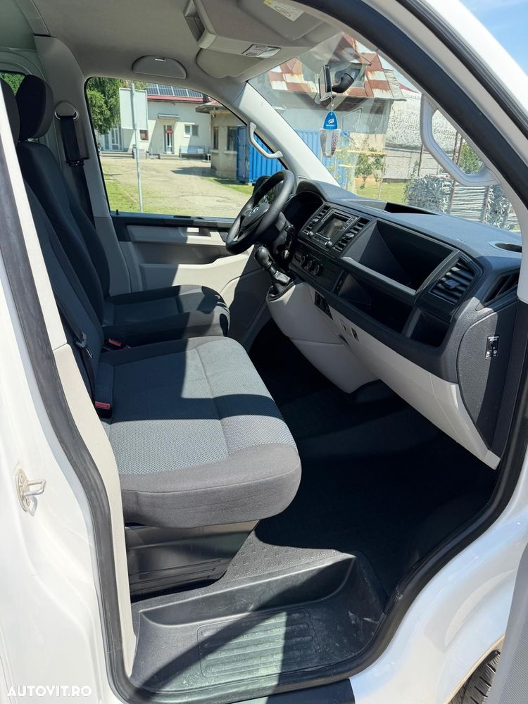 Volkswagen Multivan - 11
