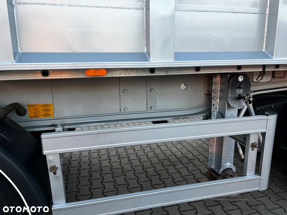 Benalu 40 m3 LEKKA 5,5 T CAŁA ALUMINIOWA KLAPO-DZWI SPROWADZONA Z FRANCJI OŚ PODNOSZONA - 7