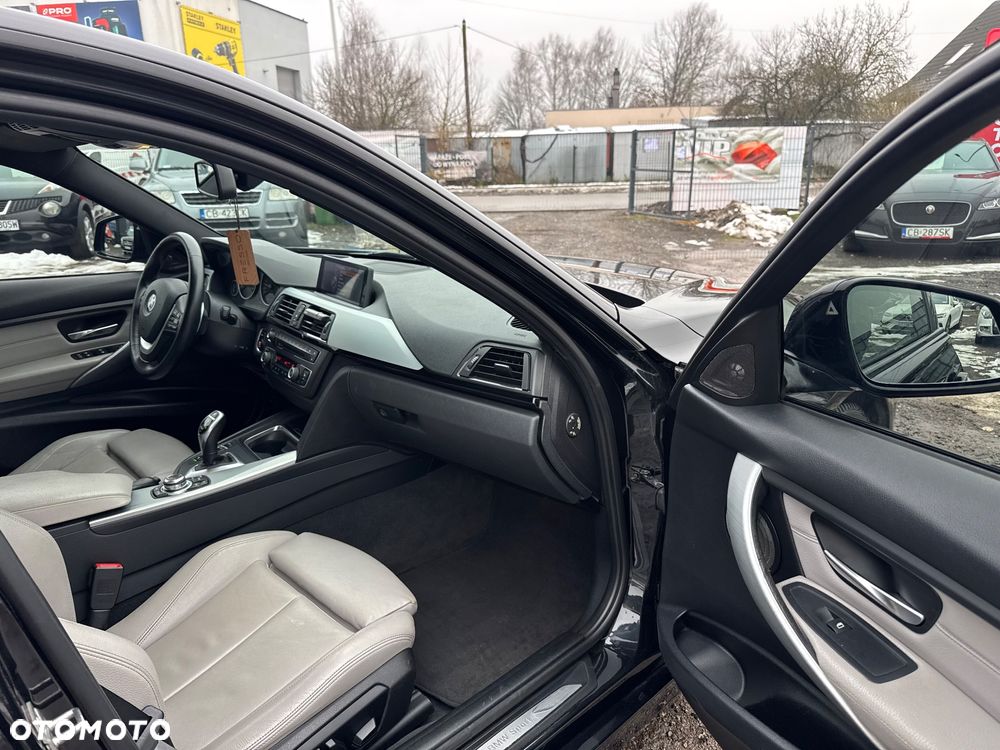 BMW Seria 3 335i xDrive Sport-Aut Sport Line - 22