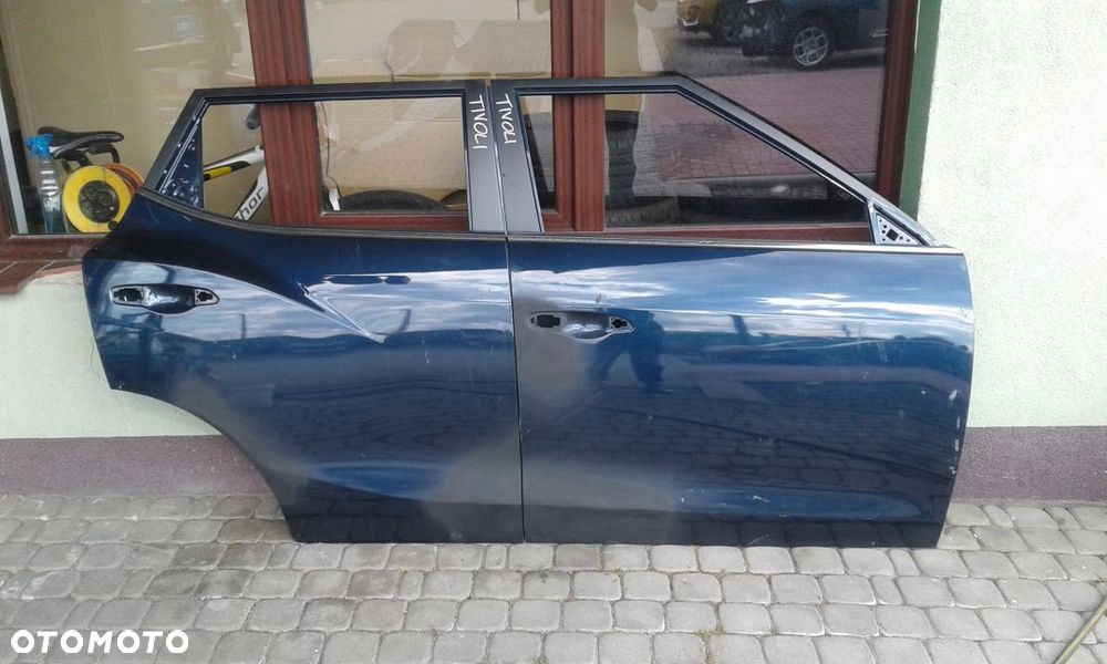 SSANGYONG TIVOLI PRAWE PRZEDNIE DRZWI - 1