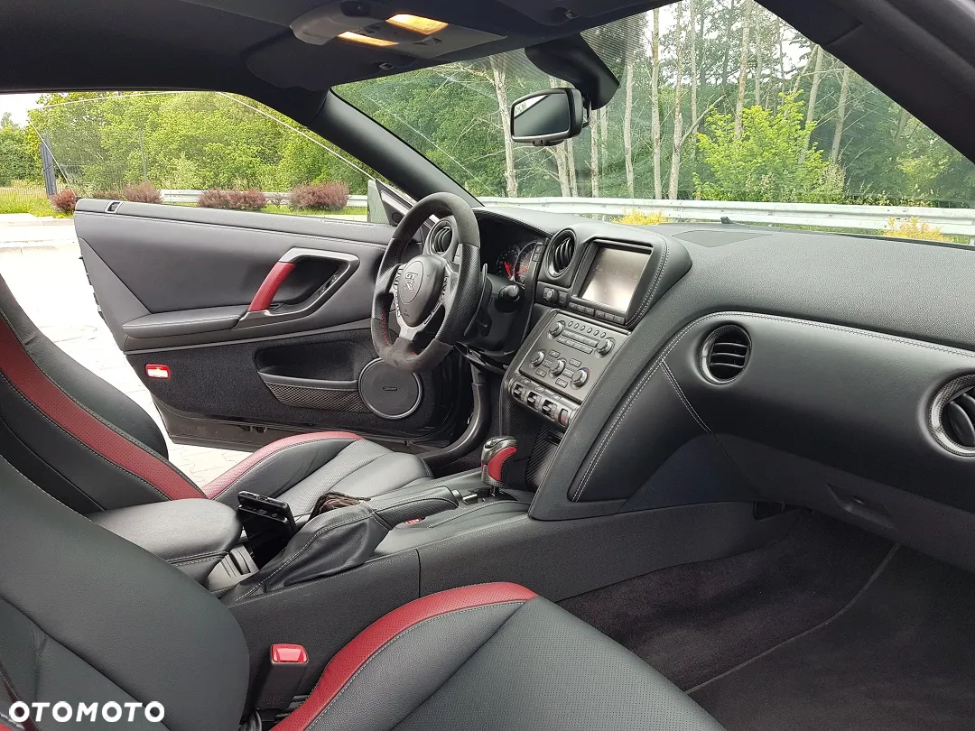 Nissan GT-R - 17