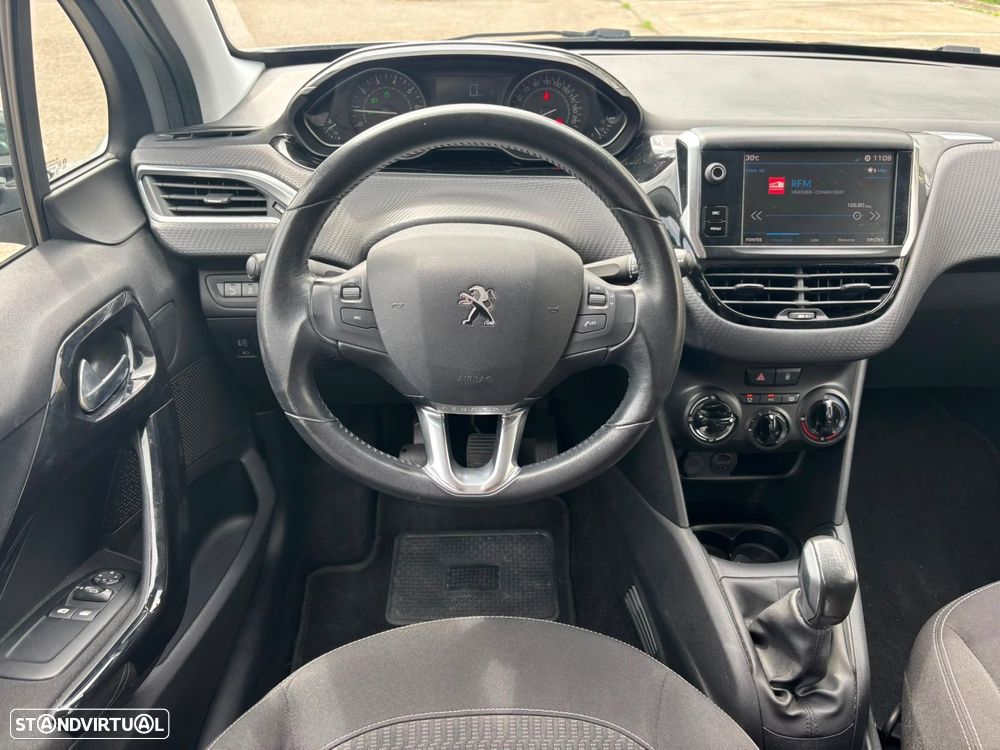 Peugeot 208 1.2 PureTech Style - 24