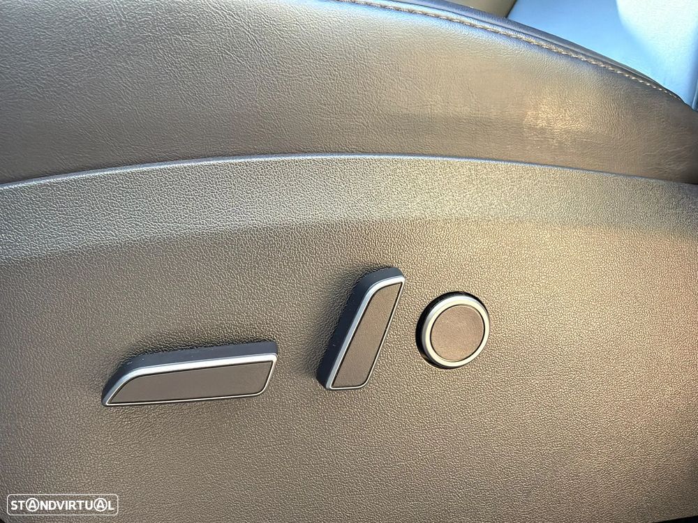 Tesla Model Y Long Range Dual Motor AWD - 37