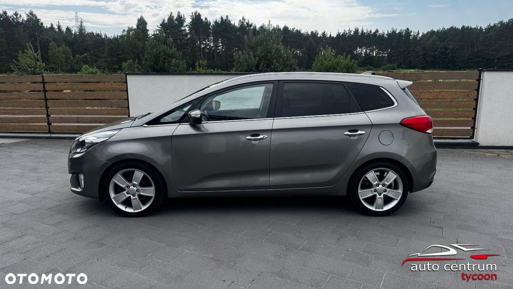 Kia Carens - 4