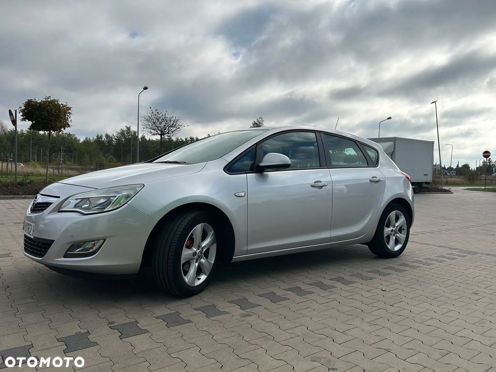 Opel Astra 2012 photo 2