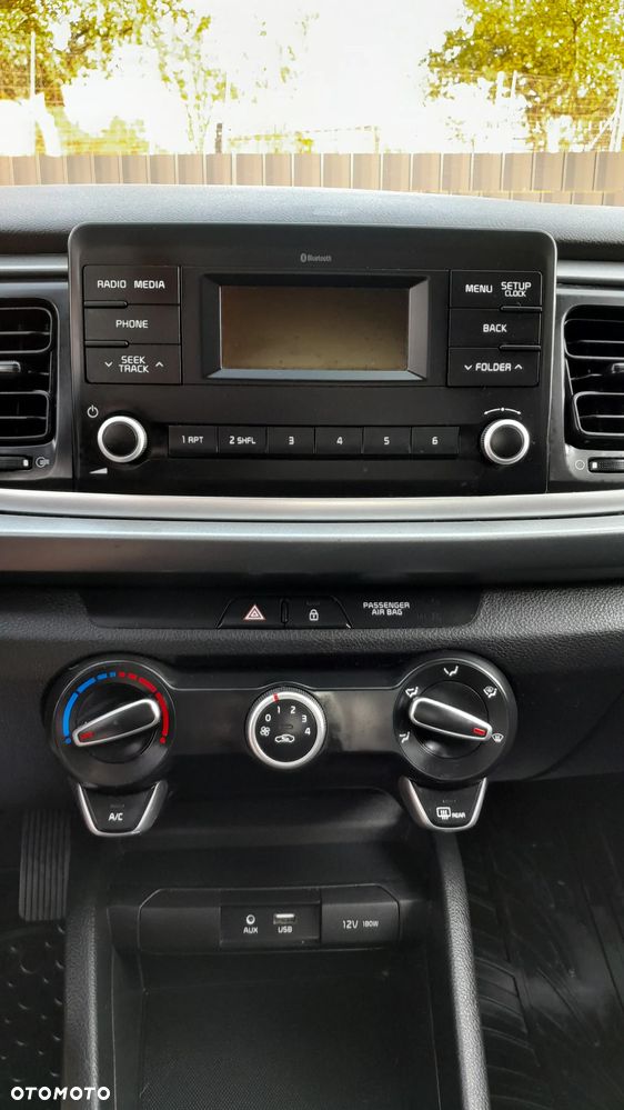 Kia Rio - 11