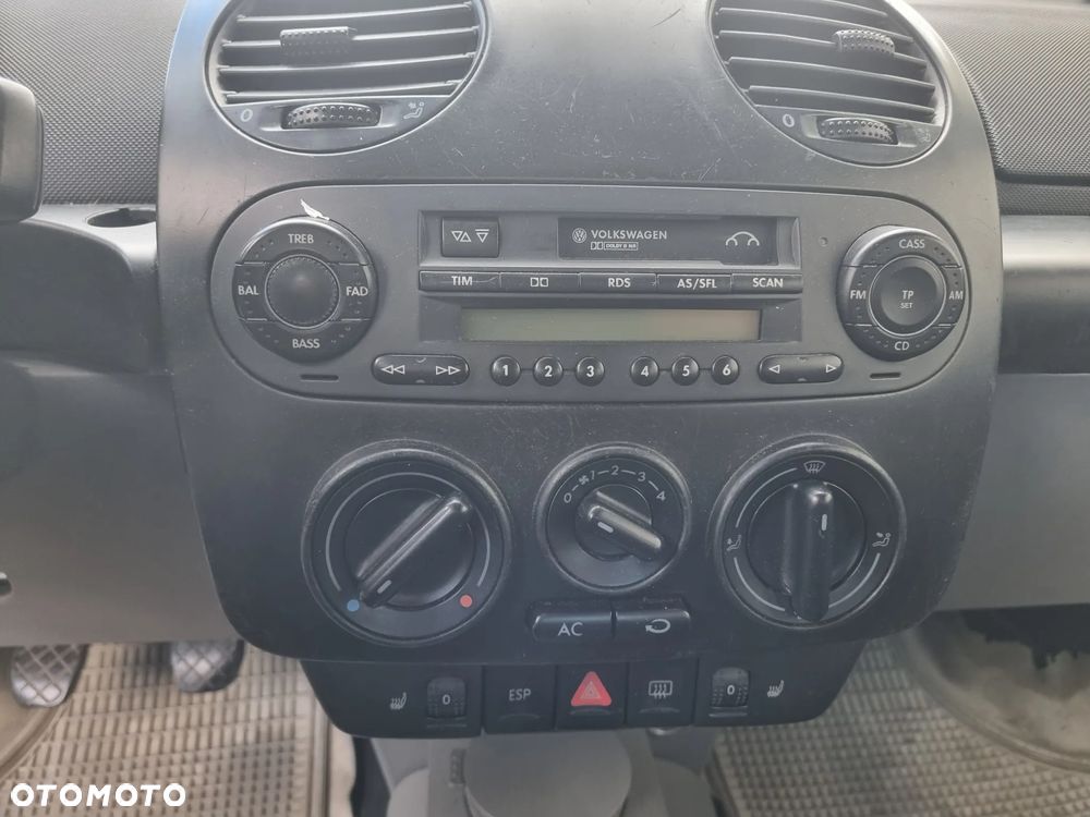Volkswagen New Beetle - 14