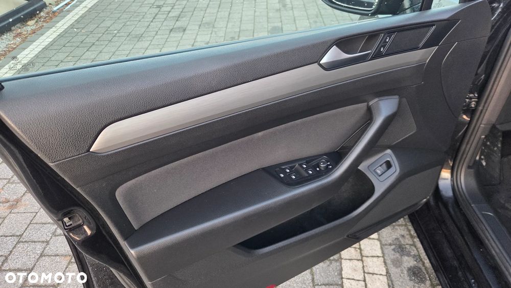 Volkswagen Passat 1.6 TDI SCR DSG Business - 10