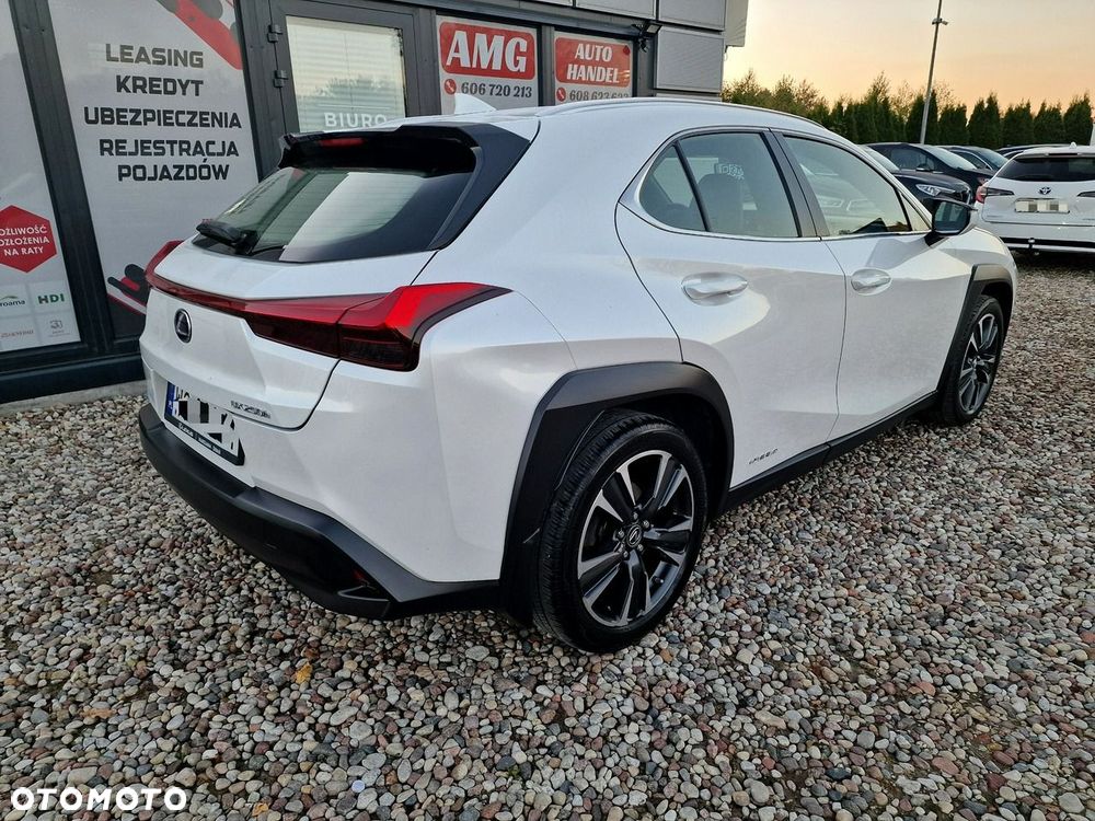 Lexus UX - 8