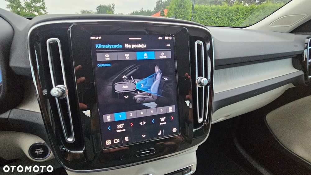 Volvo XC 40 B4 B AWD DKG Plus Bright - 28