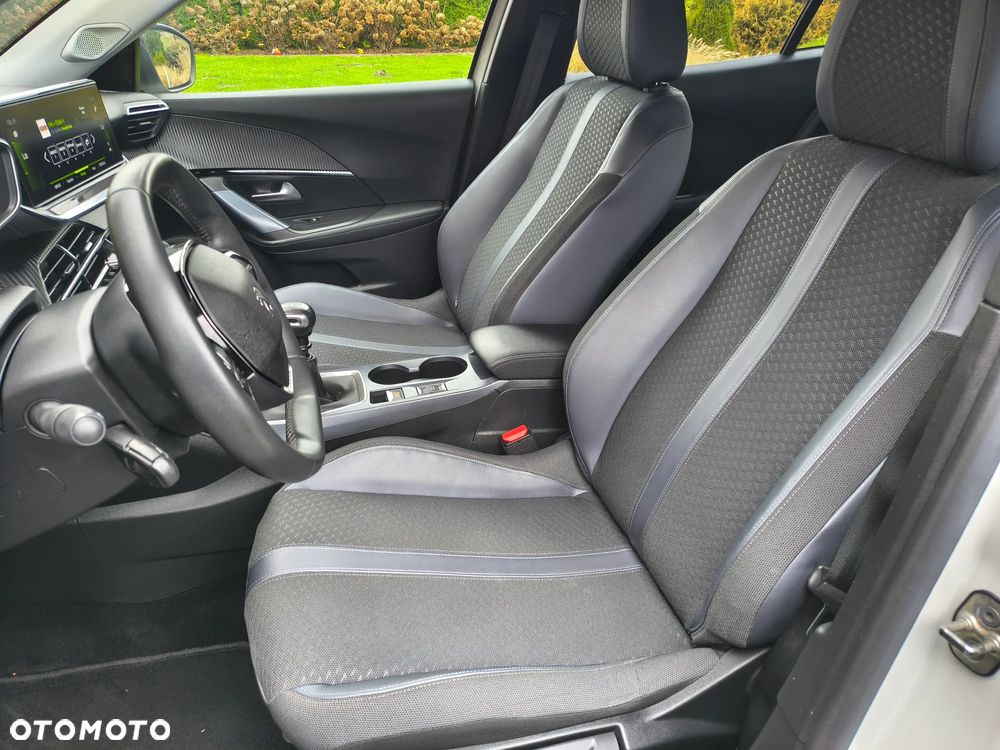 Peugeot 2008 PureTech 130 Allure - 12