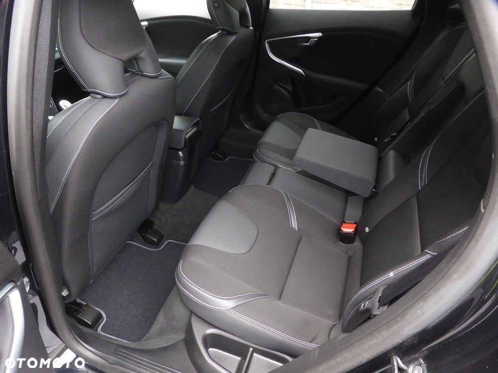 Volvo V40 D2 Momentum - 27