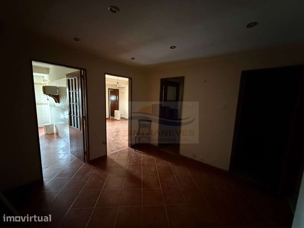 Apartamento T1 + 2 com logradouro - Grande imagem: 3/26