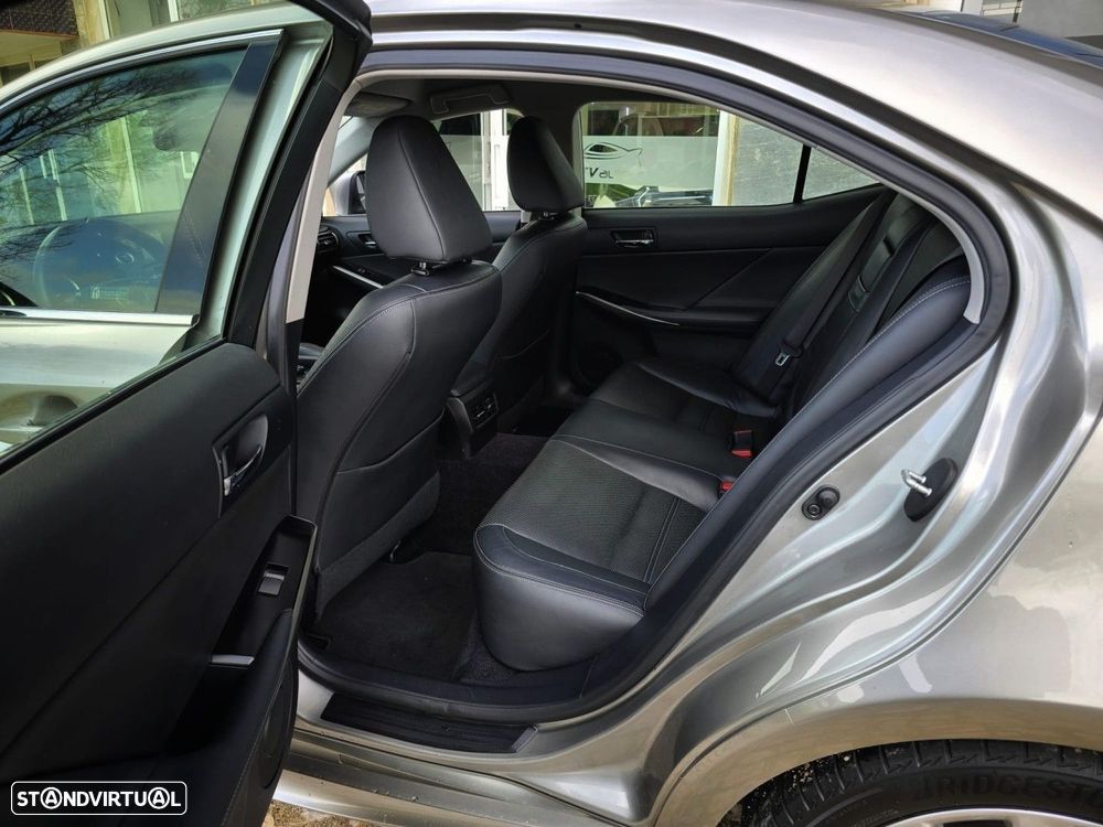 Lexus IS 300H Executive+ - 8