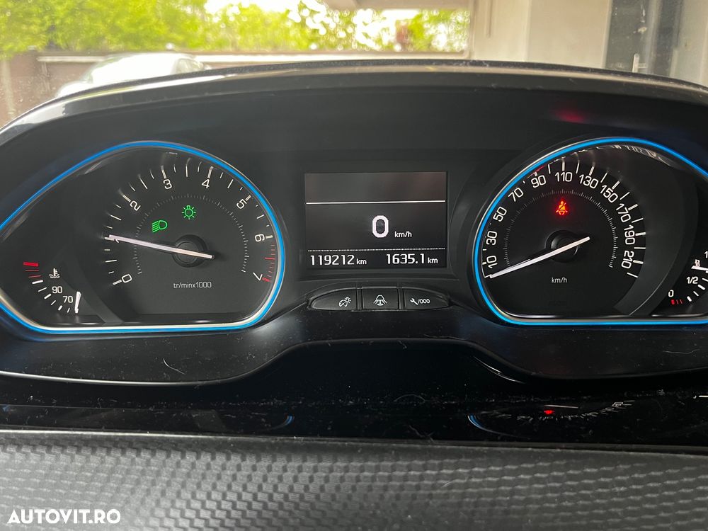 Peugeot 2008 1.2 PureTech Turbo S&S Allure - 13