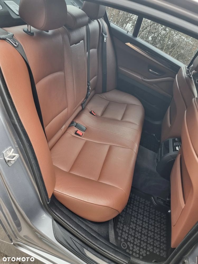 BMW Seria 5 520d - 32