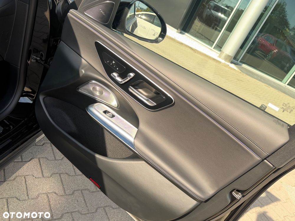 Mercedes-Benz Klasa E 220 d mHEV 4-Matic AMG 9G-Tronic - 34