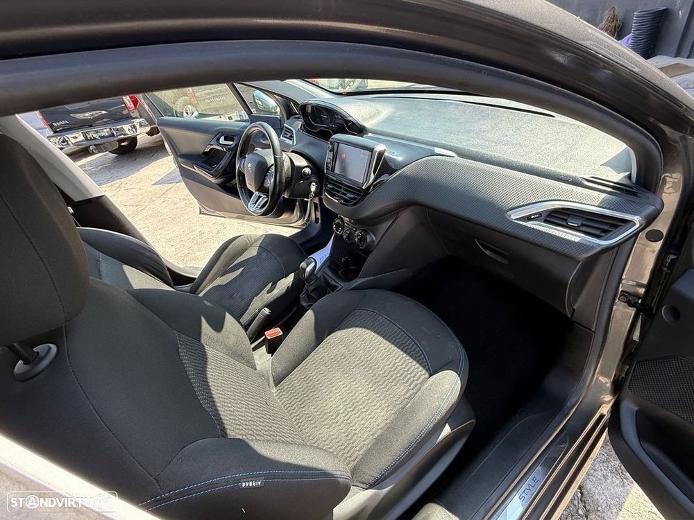 Peugeot 208 1.2 PureTech Style - 14