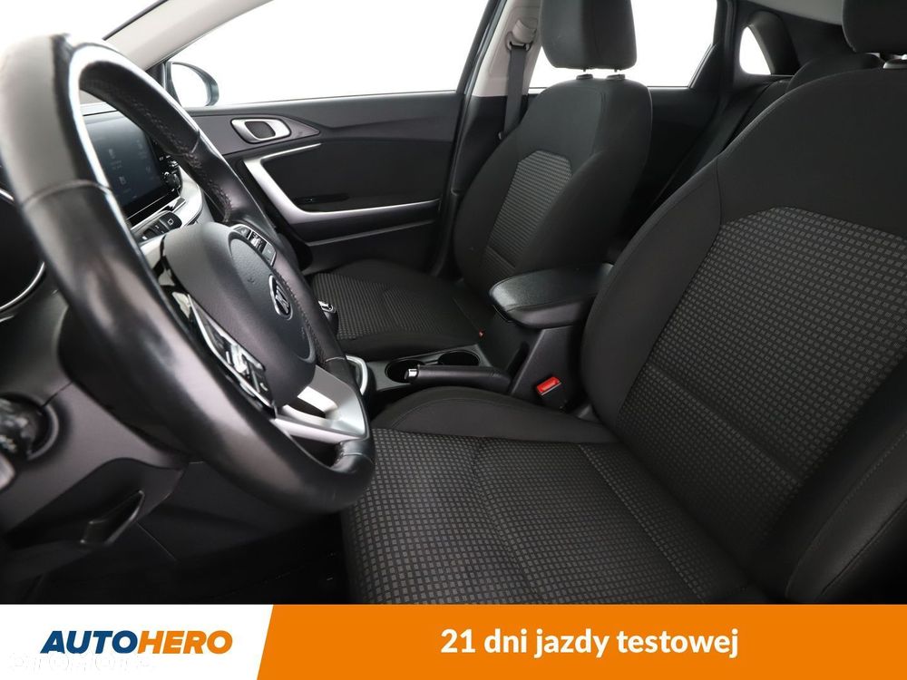 Kia Ceed - 10