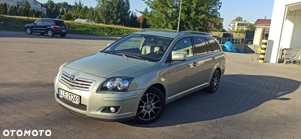 Toyota Avensis - 1