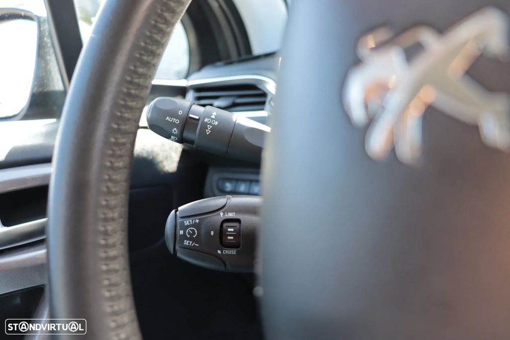Peugeot 2008 1.2 PureTech Style - 24