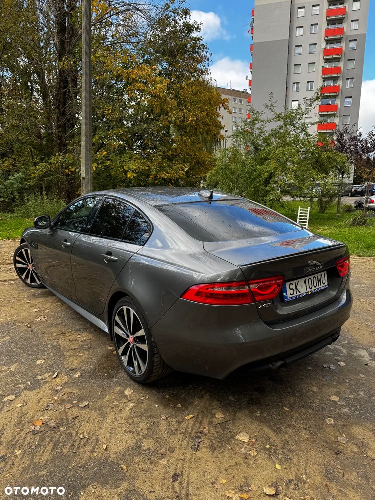 Jaguar XE 2.0 T R-Sport - 12
