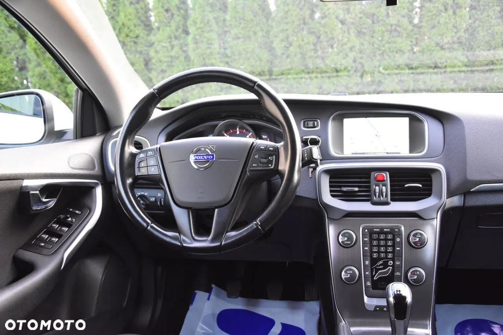 Volvo V40 D4 Drive-E Momentum - 11