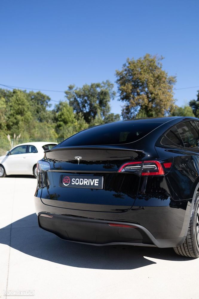 Tesla Model Y Standard RWD - 24