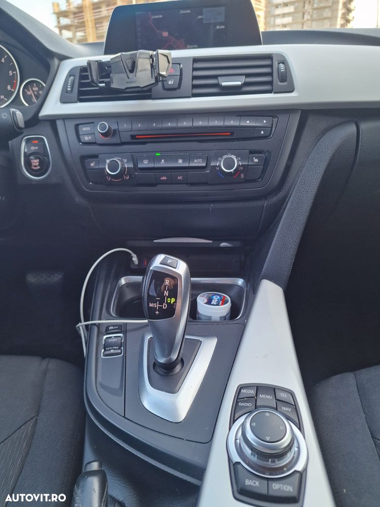 BMW Seria 3 320d Aut. - 7