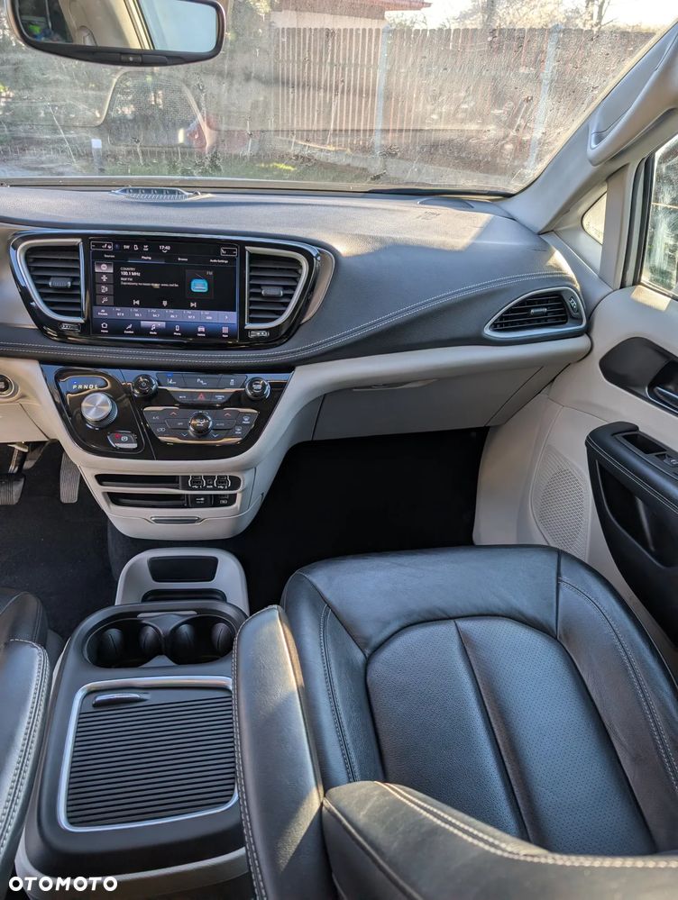 Chrysler Pacifica - 15