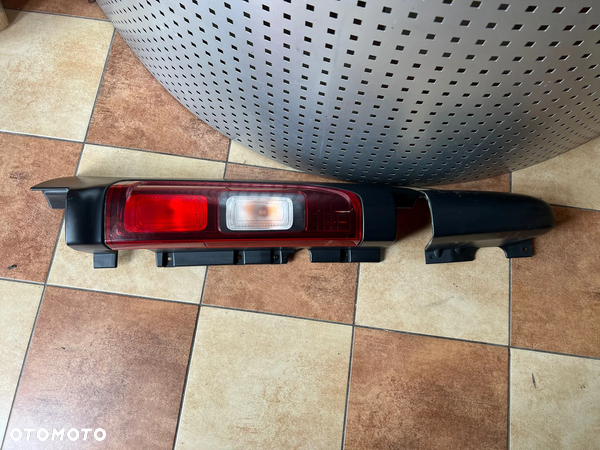 LAMPA TYŁ TYLNA LEWA KOMPLETNA RENAULT TRAFIC III 2018r 265A63253R
