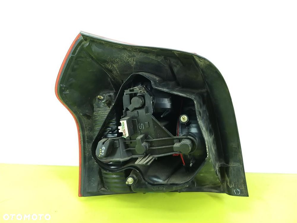 Lampa prawa tylna tył Toyota Corolla E12 HATCHBACK 2001-2007 - 3