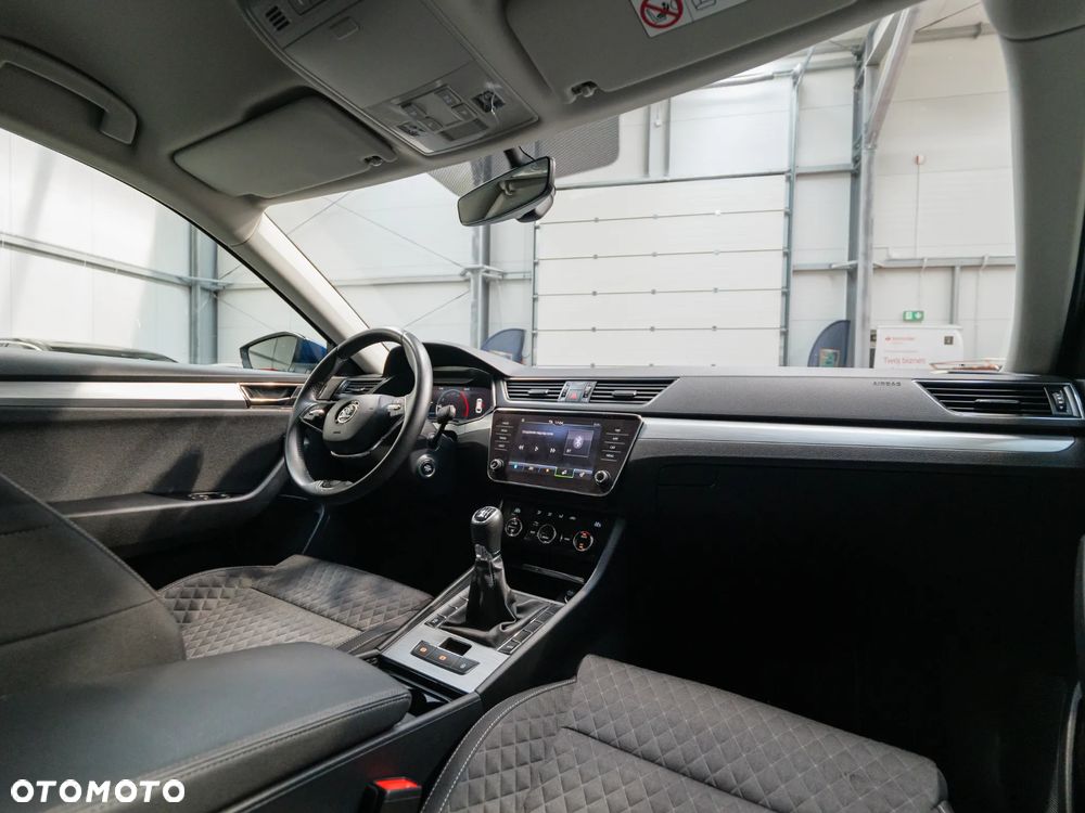 Skoda Superb 2.0 TDI SCR Ambition - 25