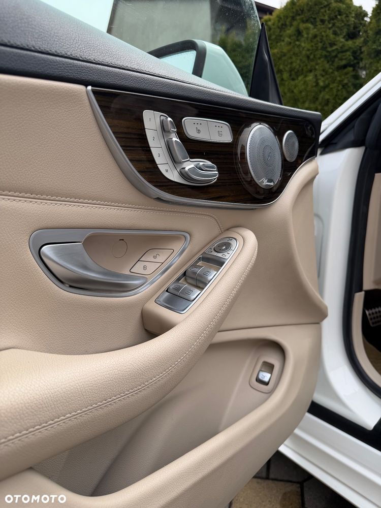 Mercedes-Benz Klasa C 300 9G-TRONIC - 12