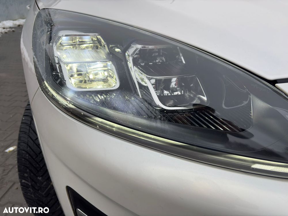 Ford Kuga - 8