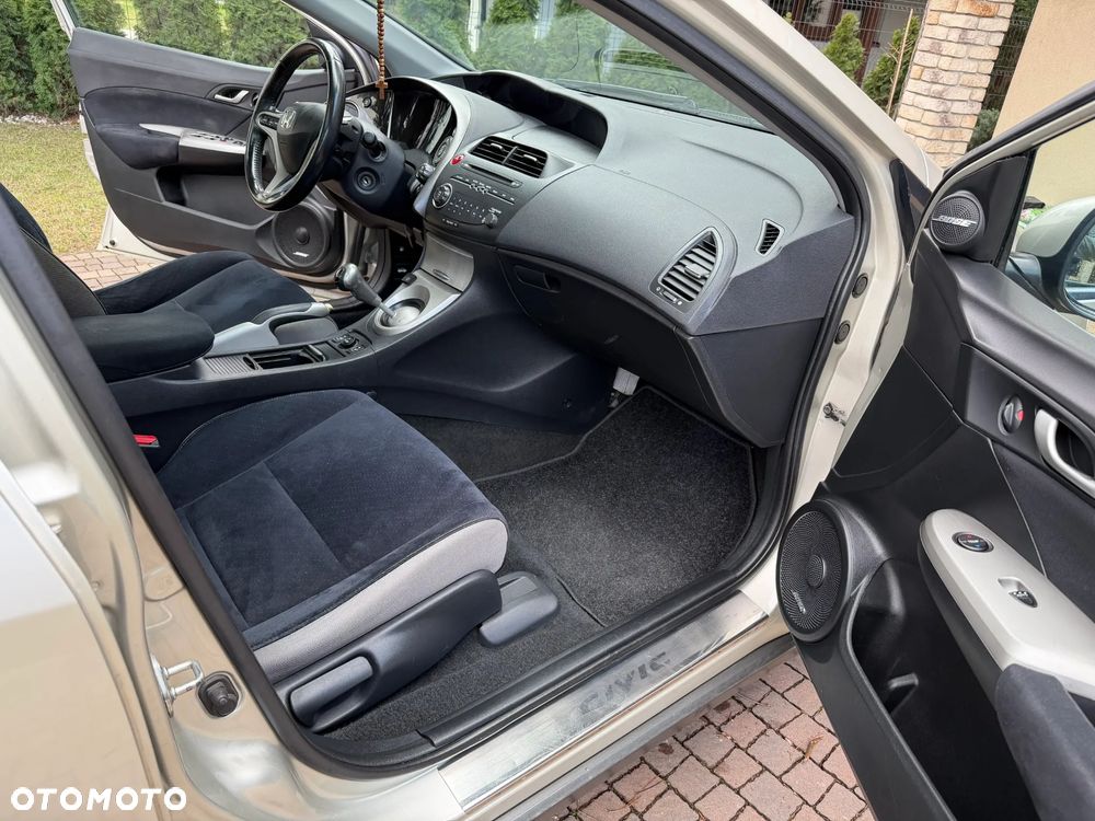 Honda Civic 1.8 Executive - 12