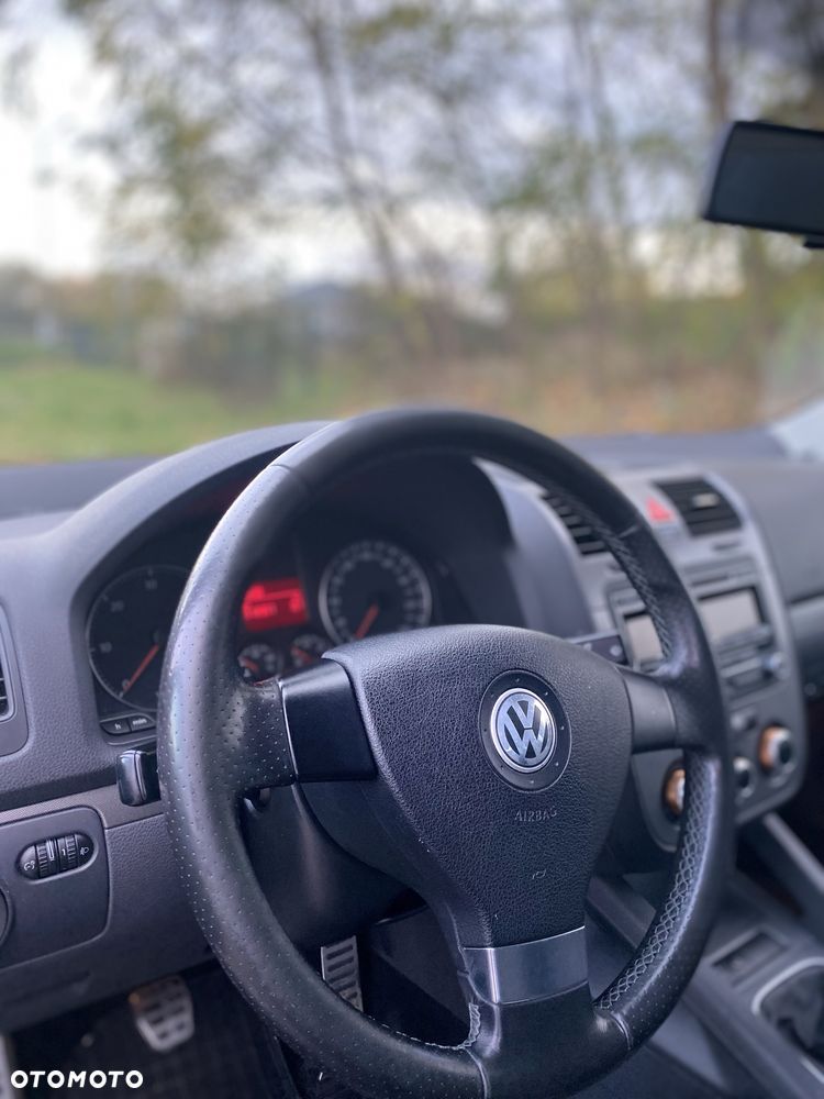 Volkswagen Jetta - 4
