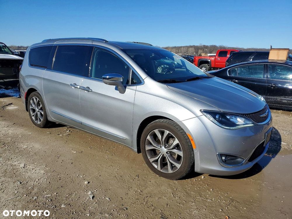 Chrysler Pacifica - 2