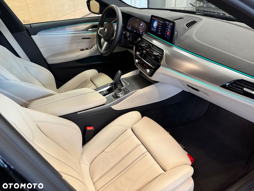 BMW Seria 5 520d xDrive M Sport sport - 9
