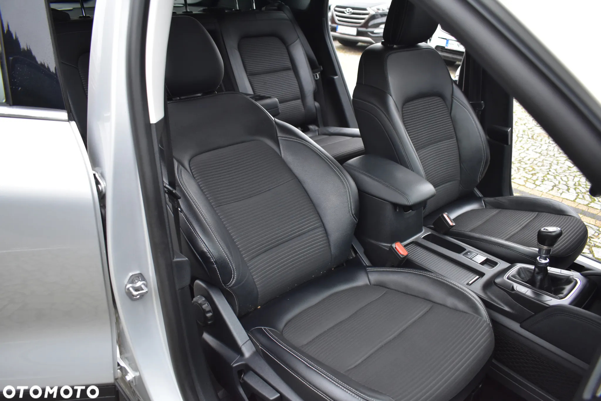 Ford Kuga 2.0 TDCi 2x4 Titanium - 10