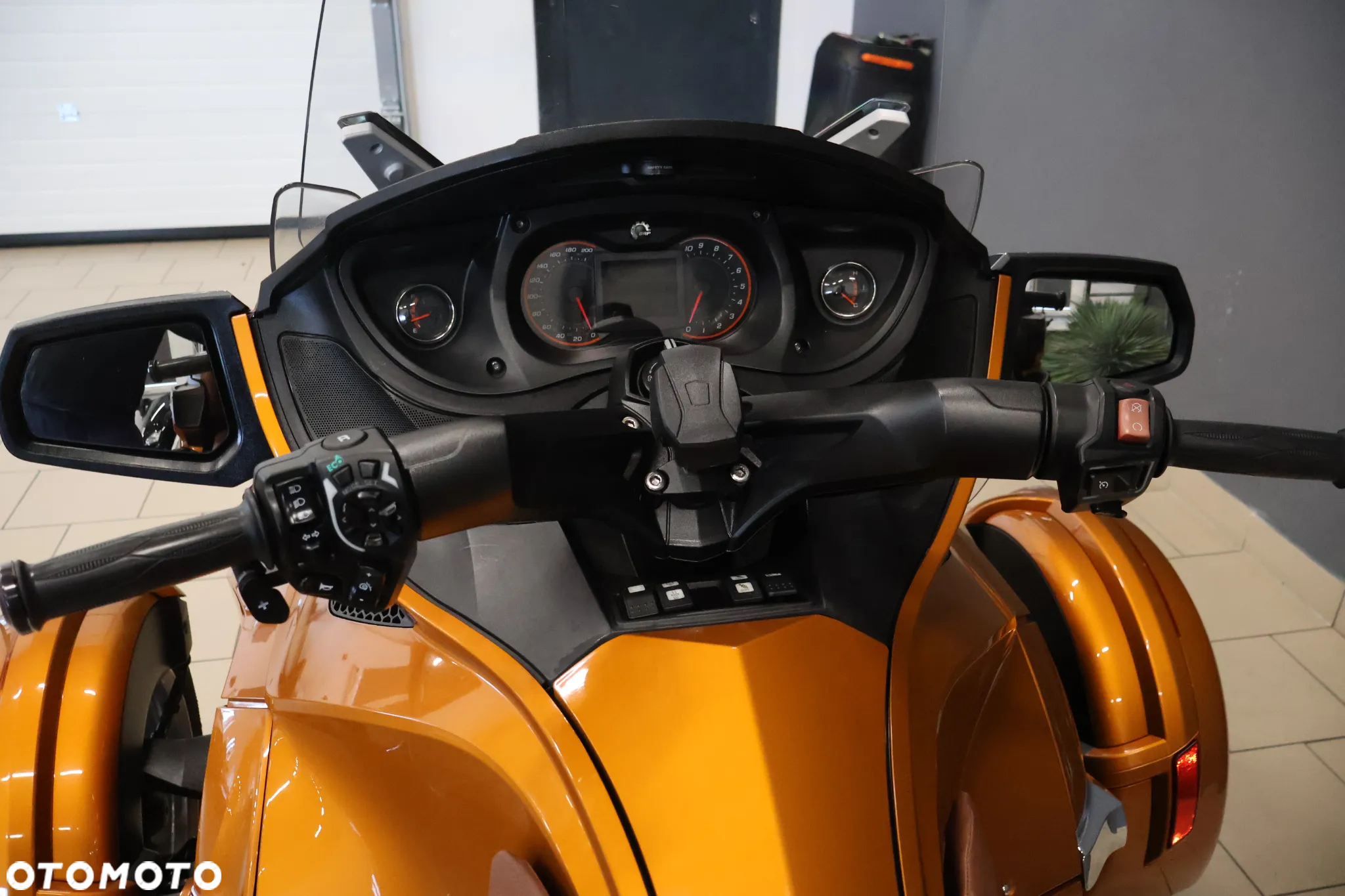 Can-Am Spyder - 8