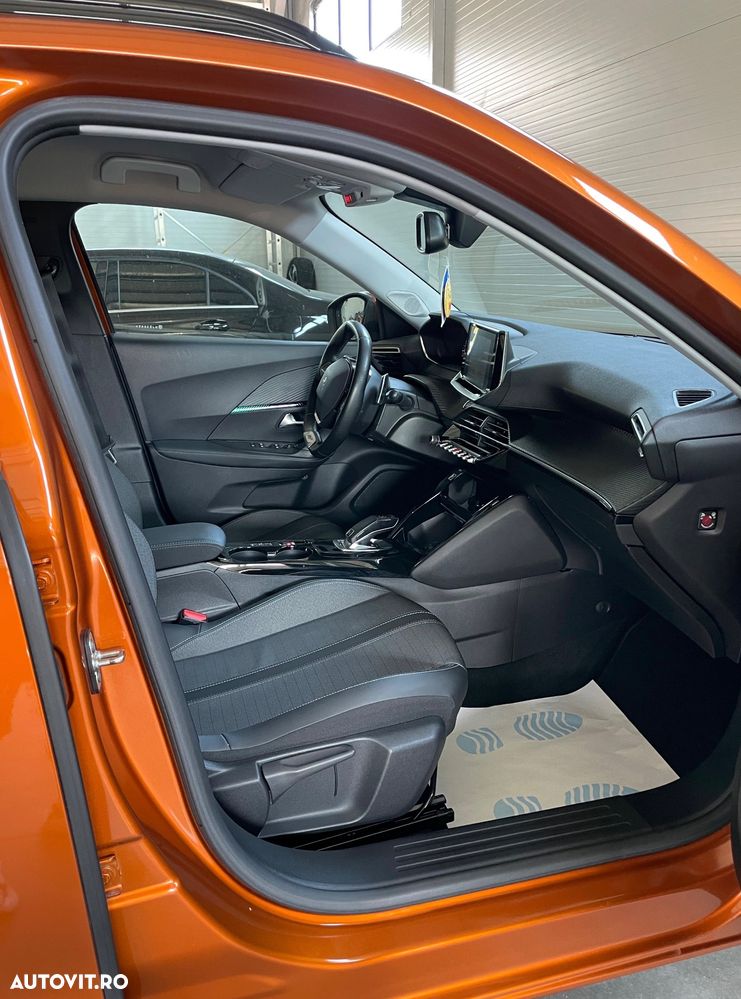 Peugeot 2008 1.2 L PureTech STT EAT8 GT Line - 24