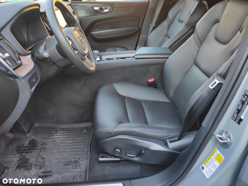 Volvo XC 60 B5 B AWD Plus Dark - 8