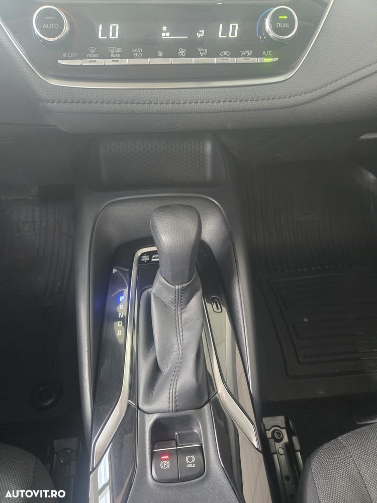 Toyota Corolla 1.8 HSD Business - 11