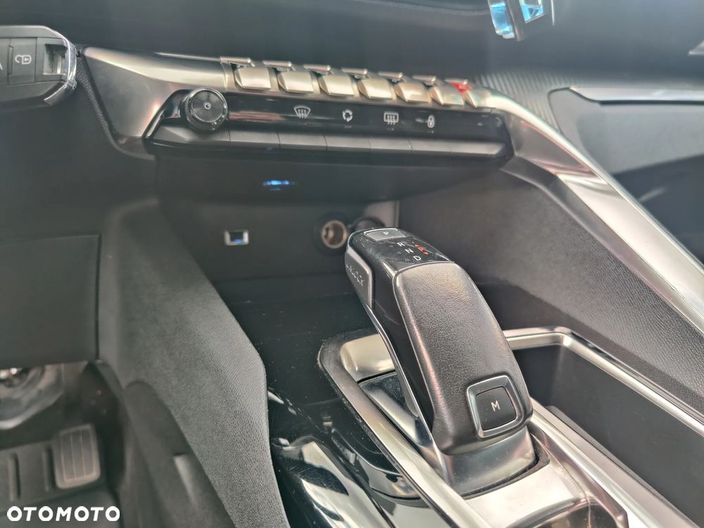 Peugeot 3008 1.6 BlueHDi Allure S&S EAT6 - 17