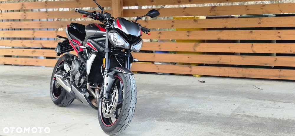 Triumph Street Triple - 26