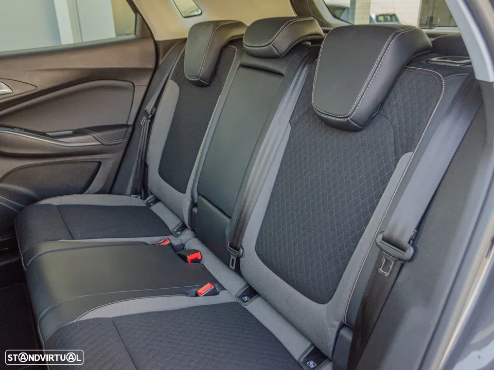 Opel Grandland X 1.2 T Innovation - 32