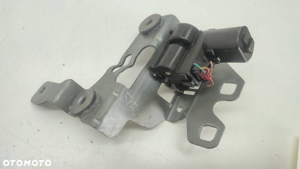 ZAMEK KLAPY SZYBY TYLNEJ BMW G21 EU 8498979 - 4